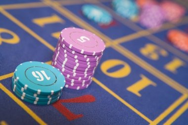 roma88 Dragon Tiger live dealer studio with professional lighting and HD camera setup